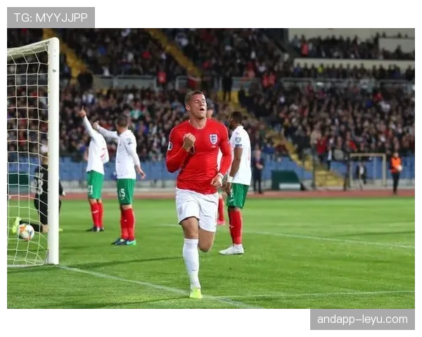 伊萨克欧预赛大放异彩，助球队锁定晋级名额引关注