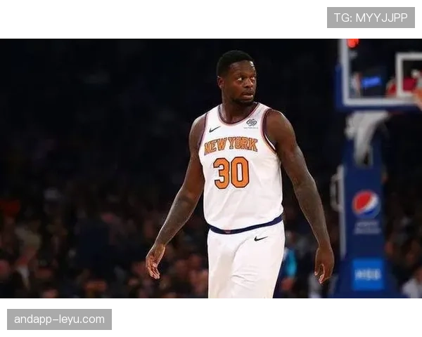 兰德尔挡拆单打更倾向外线比上季效率明显提升