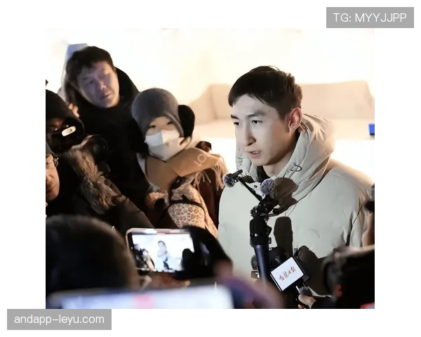 武大靖，奥运场上飞人，私下拎着菜篮排队结账的画面太反差了