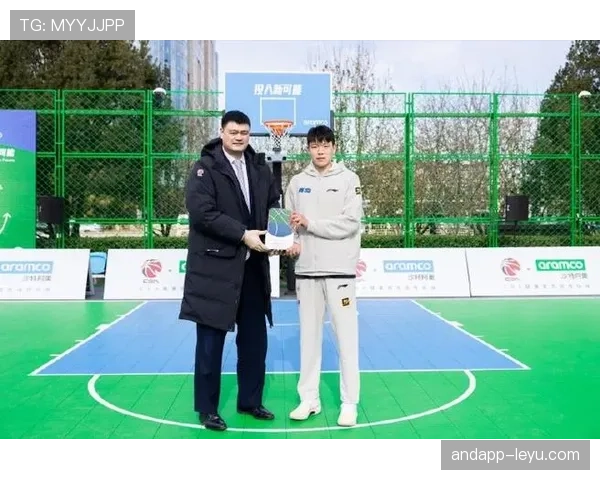 姚明居然换了新车牌，开出去被路人全盯上了…